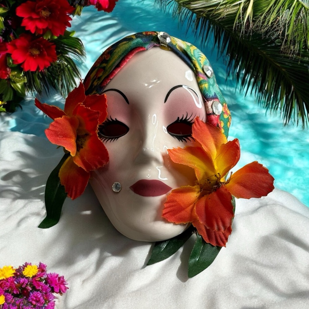 2007 Fancy Faces Signed Ceramic Hand Painted Mini Mask 4”x3” Mardi Gras Krewe